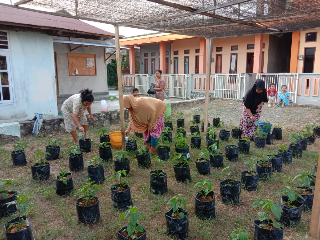 TIM GWM BERSAMA WARGA MERAWAT BIBIT DARI BANK INDONESIA