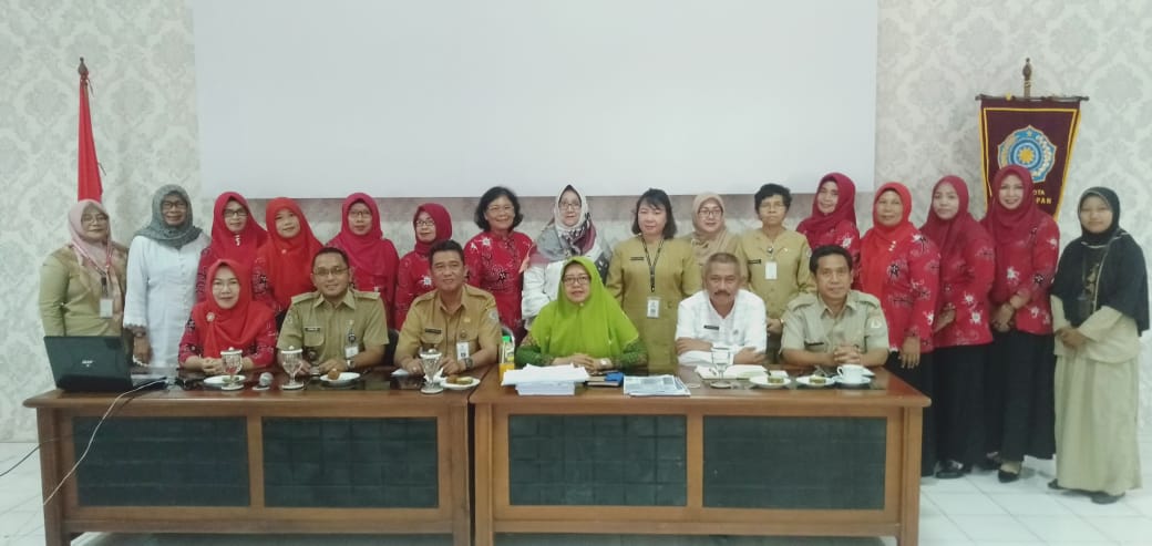 PEMBINAAN PHBS OLEH KETUA PKK KOTA BALIKPAPAN, IBU Hj ARITA RIJAL EFFENDI